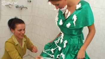 Two Messy Babes Covered In Foam Screencap 5 on sinx.preview.netperv.com