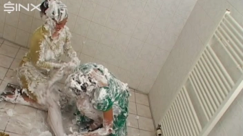 Two Messy Babes Covered In Foam Screencap 56 on sinx.preview.netperv.com