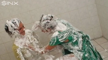 Two Messy Babes Covered In Foam Screencap 60 on sinx.preview.netperv.com