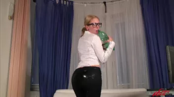 A Very Wet And Live Leony Screencap 21 on sinx.preview.netperv.com