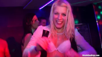 International Summer Lovin' Part 6 - Shower Cam Screencap 78 on sinx.preview.netperv.com