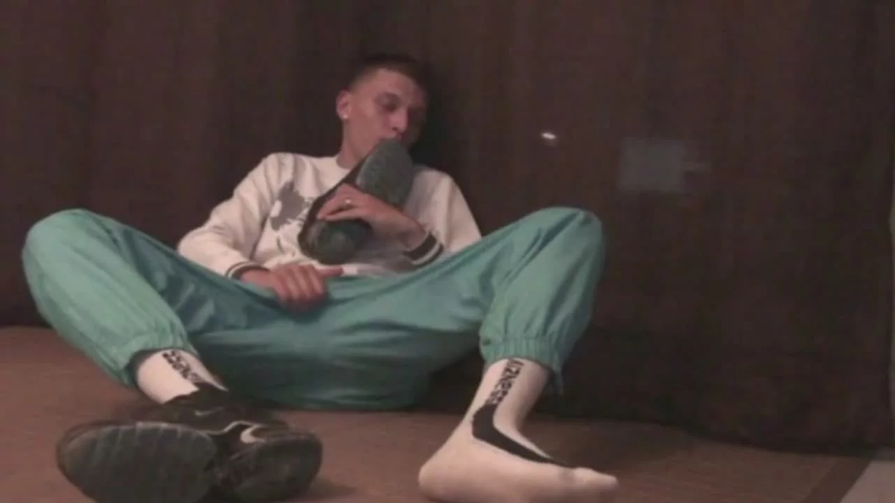 Sneaker solo masturbation for a scally boy from paris on sinx.preview.netperv.com