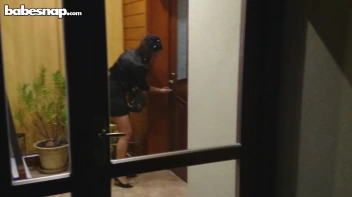 Pull That Little Thief's Hair And Teach Her A Lesson! Screencap 2 on sinx.preview.netperv.com