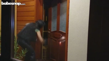 Pull That Little Thief's Hair And Teach Her A Lesson! Screencap 6 on sinx.preview.netperv.com