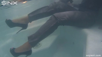 Fully Clothed Hot Tub Hotness Screencap 60 on sinx.preview.netperv.com