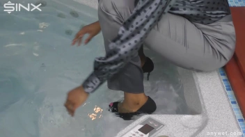 Fully Clothed Hot Tub Hotness Screencap 8 on sinx.preview.netperv.com