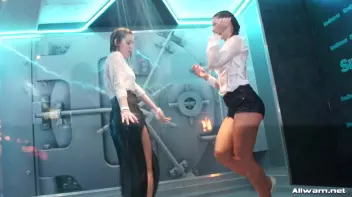 Shower Dancing Screencap 43 on sinx.preview.netperv.com