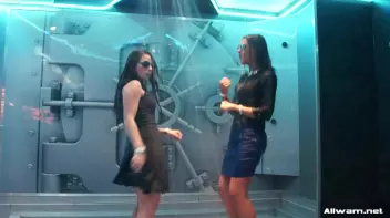 Shower Dancing Screencap 62 on sinx.preview.netperv.com