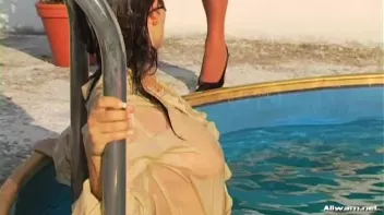 Pushed Into Wetlook Pool Play Screencap 4 on sinx.preview.netperv.com