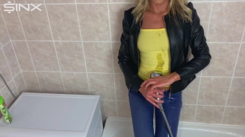 Seductive Blonde Lathers Up In The Bath Screencap 16 on sinx.preview.netperv.com