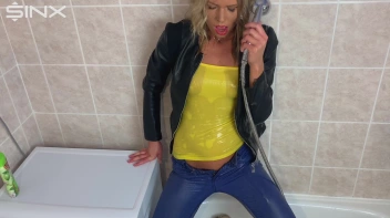 Seductive Blonde Lathers Up In The Bath Screencap 29 on sinx.preview.netperv.com