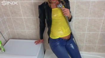 Seductive Blonde Lathers Up In The Bath Screencap 30 on sinx.preview.netperv.com