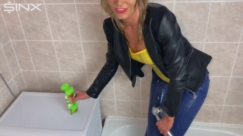 Seductive Blonde Lathers Up In The Bath Screencap 32 on sinx.preview.netperv.com