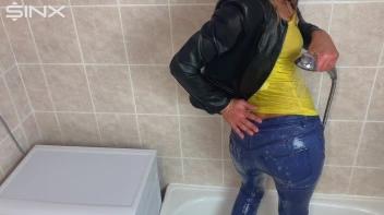 Seductive Blonde Lathers Up In The Bath Screencap 34 on sinx.preview.netperv.com