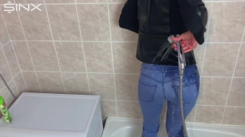 Seductive Blonde Lathers Up In The Bath Screencap 11 on sinx.preview.netperv.com