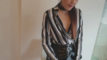 Fetish babe doing a good blow job Screencap 3 on sinx.preview.netperv.com