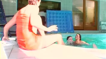 Super Soaked In The Pool Screencap 21 on sinx.preview.netperv.com