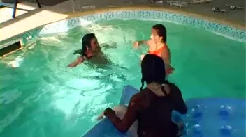 Super Soaked In The Pool Screencap 79 on sinx.preview.netperv.com