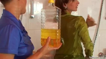 Oil Me Down! Screencap 25 on sinx.preview.netperv.com