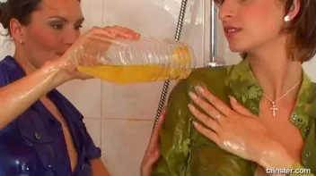 Oil Me Down! Screencap 39 on sinx.preview.netperv.com