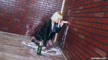 Dressed in leather and covered in cum Screencap 89 on sinx.preview.netperv.com