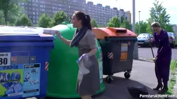 Getting Messy With The Street Cleaner Screencap 7 on sinx.preview.netperv.com