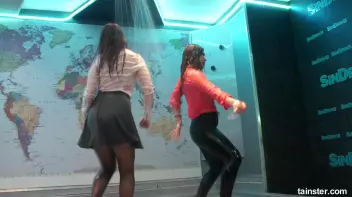 Sensual wet play with hot amateur babes Screencap 32 on sinx.preview.netperv.com