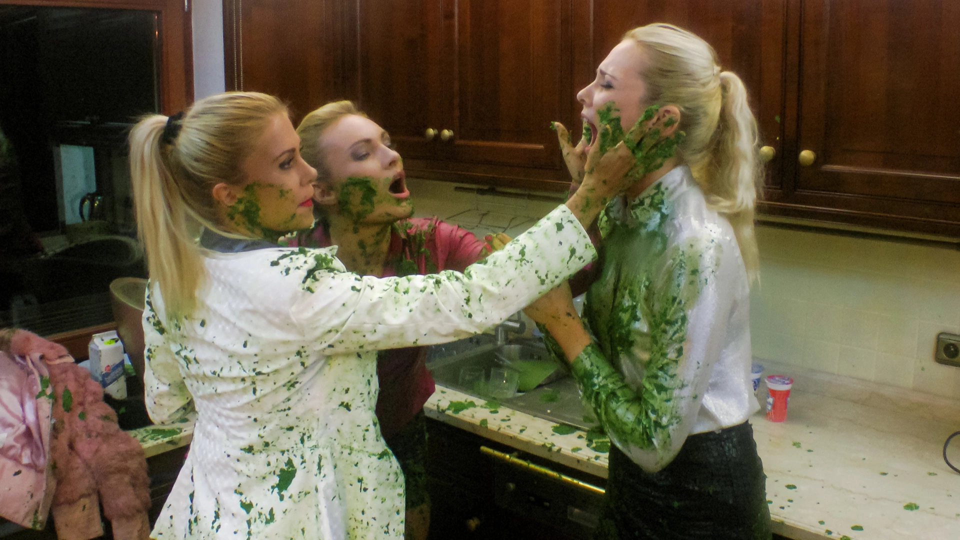 Wet and Messy Babes' Food Catfight on sinx.preview.netperv.com