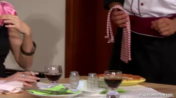 Small Pizza and a Large Glass of Piss, Please! Screencap 6 on sinx.preview.netperv.com