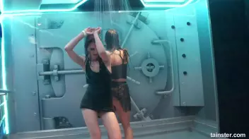 These gorgeous babes love to get wet Screencap 86 on sinx.preview.netperv.com
