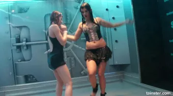 These gorgeous babes love to get wet Screencap 90 on sinx.preview.netperv.com