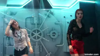 These gorgeous babes love to get wet Screencap 37 on sinx.preview.netperv.com