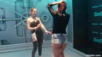 These gorgeous babes love to get wet Screencap 38 on sinx.preview.netperv.com