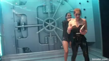 These gorgeous babes love to get wet Screencap 56 on sinx.preview.netperv.com