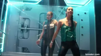 These gorgeous babes love to get wet Screencap 67 on sinx.preview.netperv.com