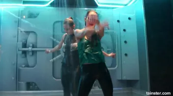 These gorgeous babes love to get wet Screencap 68 on sinx.preview.netperv.com