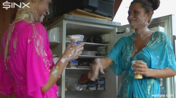 Sweet Toothed Babes Splosh With Puddings Screencap 17 on sinx.preview.netperv.com