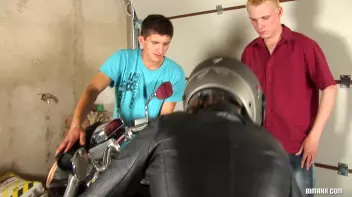 Biker Chick Cranks Up The Bi Action Screencap 2 on sinx.preview.netperv.com