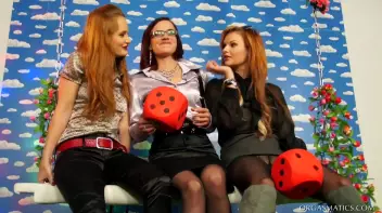 Lipstick Lesbos Tear Into Each Other Screencap 11 on sinx.preview.netperv.com