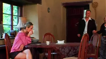 Sharka Blue Turns Yellow! Screencap 7 on sinx.preview.netperv.com