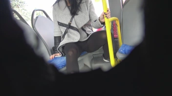 Heimlich im Bus gepisst Screencap 21 on sinx.preview.netperv.com