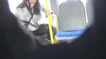 Heimlich im Bus gepisst Screencap 23 on sinx.preview.netperv.com