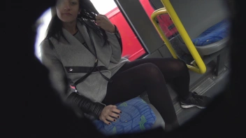 Heimlich im Bus gepisst Screencap 12 on sinx.preview.netperv.com