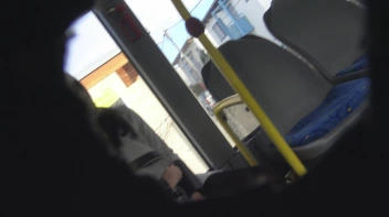 Heimlich im Bus gepisst Screencap 14 on sinx.preview.netperv.com