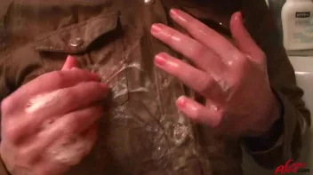 Rub-A-Dub Leony In The Tub Screencap 30 on sinx.preview.netperv.com