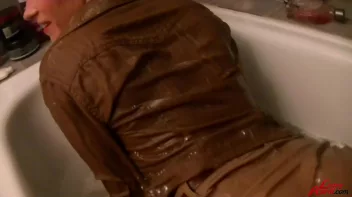 Rub-A-Dub Leony In The Tub Screencap 40 on sinx.preview.netperv.com