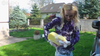Wet & Messy Car Washing For Playful Blonde Screencap 31 on sinx.preview.netperv.com
