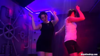 International Summer Lovin' Part 4 - Shower Cam Screencap 29 on sinx.preview.netperv.com