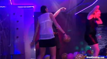 International Summer Lovin' Part 4 - Shower Cam Screencap 47 on sinx.preview.netperv.com