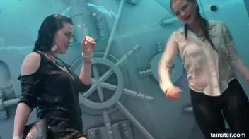 Sweet girls getting the wetlook Screencap 25 on sinx.preview.netperv.com